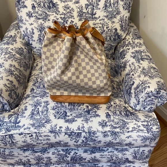 Authentic Louis Vuitton Noe Bucket Bag. Damier Azur Pattern Coated Canvas - Picture 2 of 4